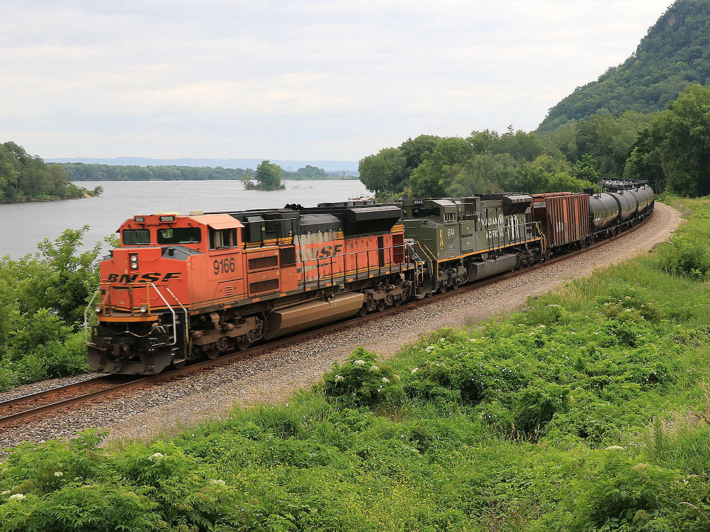 BNSF 9166